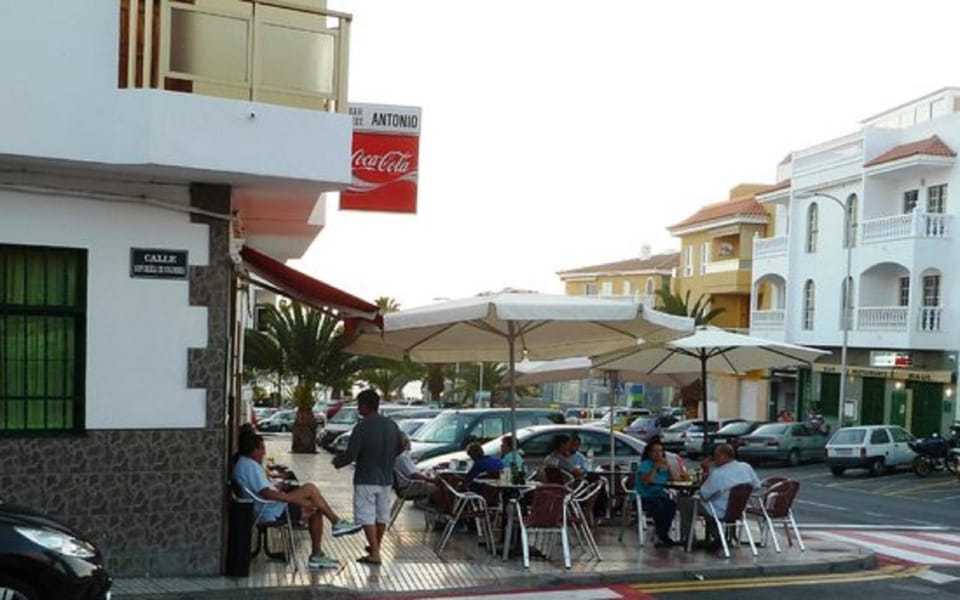 Restaurant/places to eat, Neighbourhood, Shopping Area