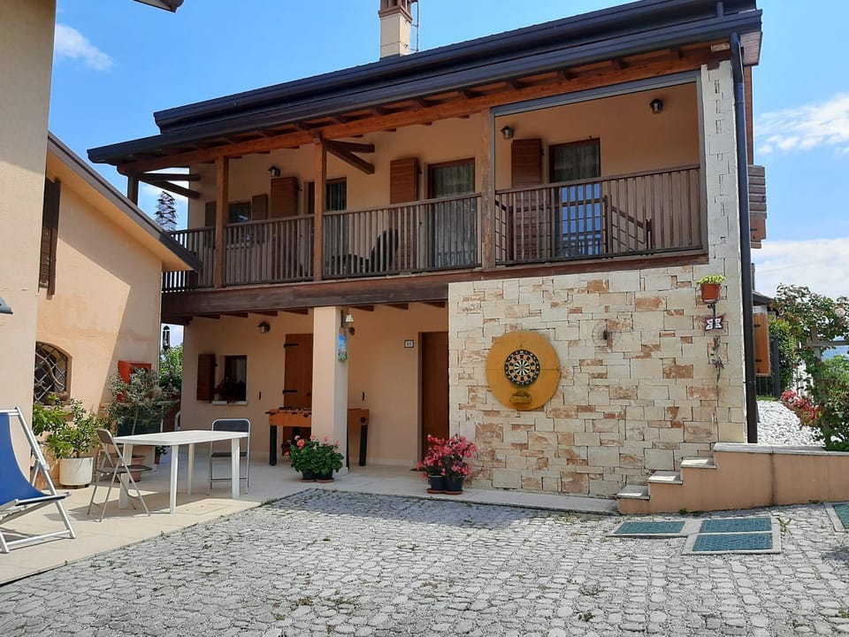 Patio, Facade/entrance