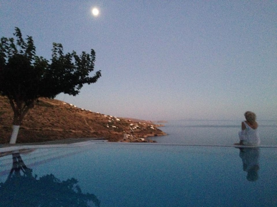 Property building, People, Pool view, Sea view, Sea view, Swimming pool, Swimming pool