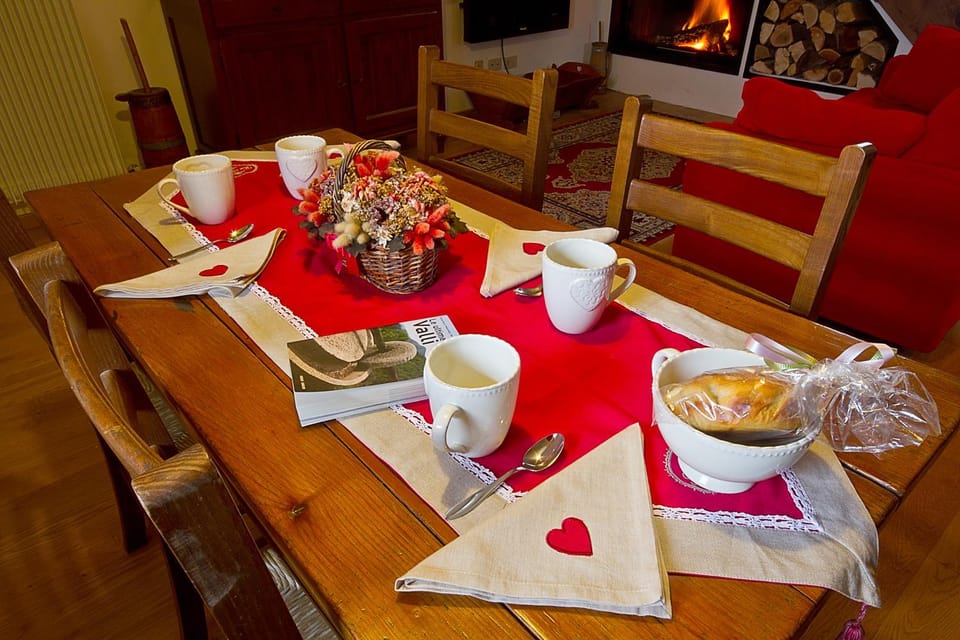 Dining area, Food