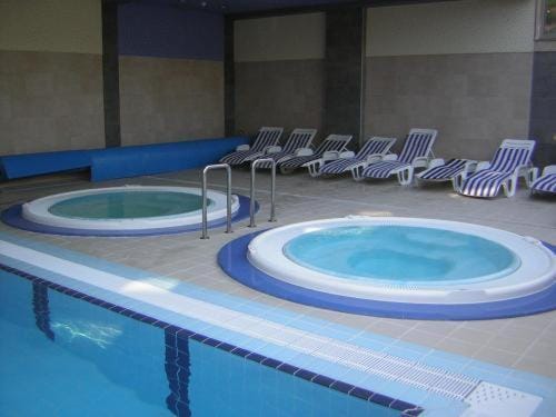 Hot Tub, Swimming pool
