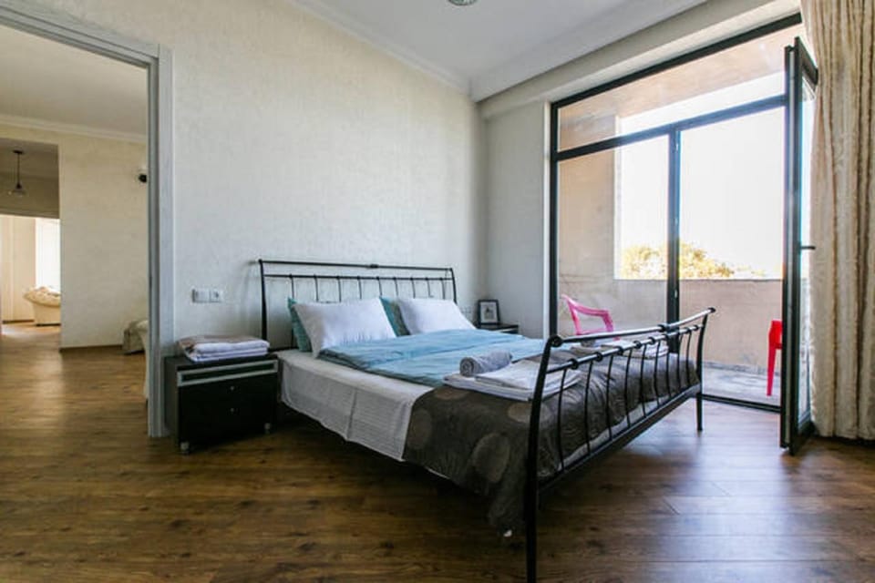 Bed, Balcony/Terrace, Photo of the whole room, Bedroom, towels