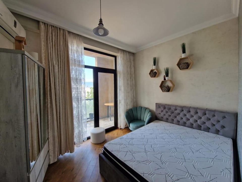 Bed, Photo of the whole room, Seating area, Bedroom