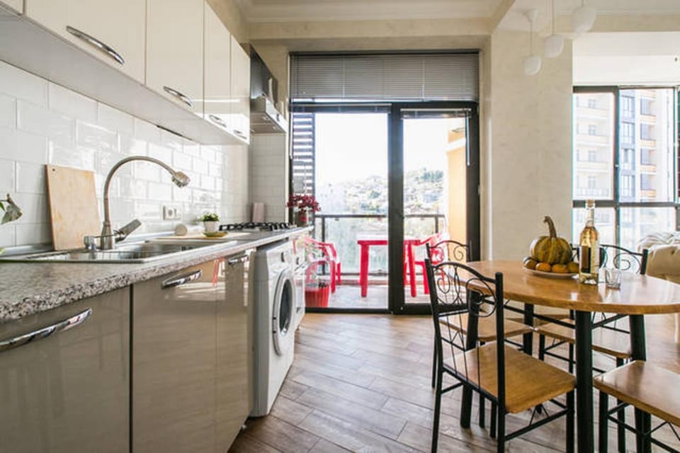 Property building, Balcony/Terrace, Kitchen or kitchenette, Dining area, oven, stove