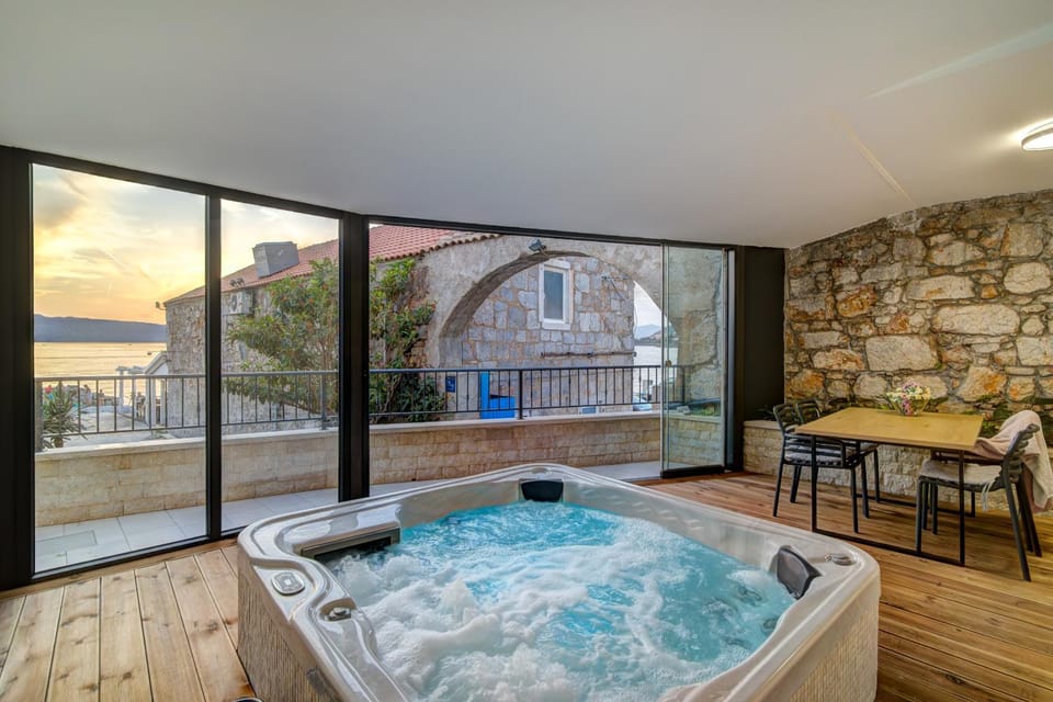 Hot Tub, Balcony/Terrace