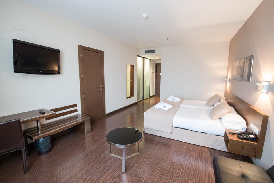 Bed, Photo of the whole room, Decorative detail, Bedroom
