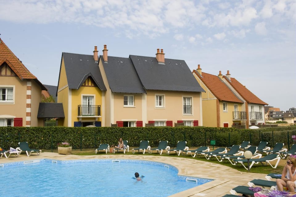 Neighbourhood, City view, Swimming pool, Swimming pool