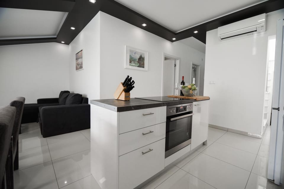 Villa San Antonio Apartment in Lika-Senj County
