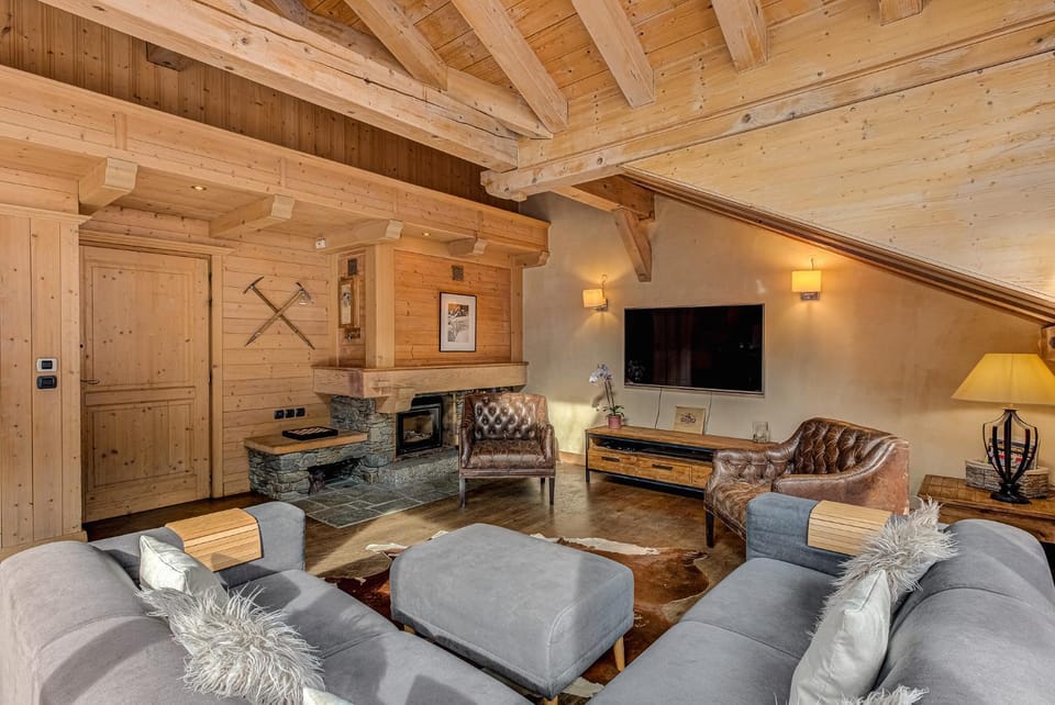 TV and multimedia, Living room, Seating area, Evening entertainment