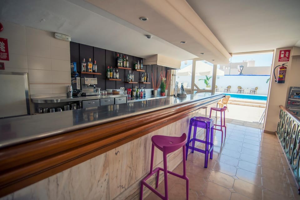 Lounge or bar, Area and facilities