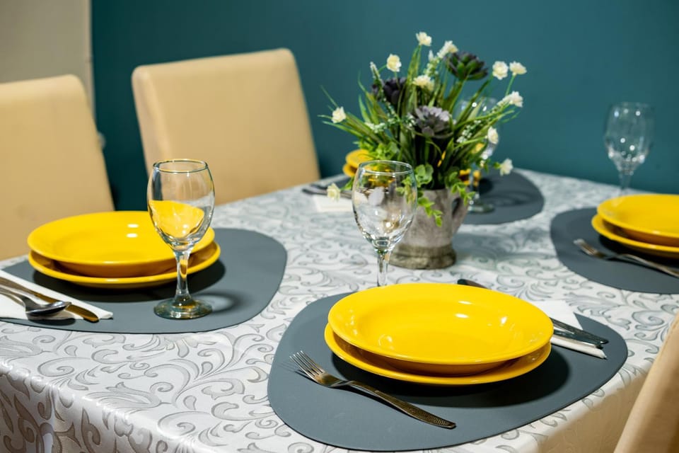 Kitchen or kitchenette, Seating area