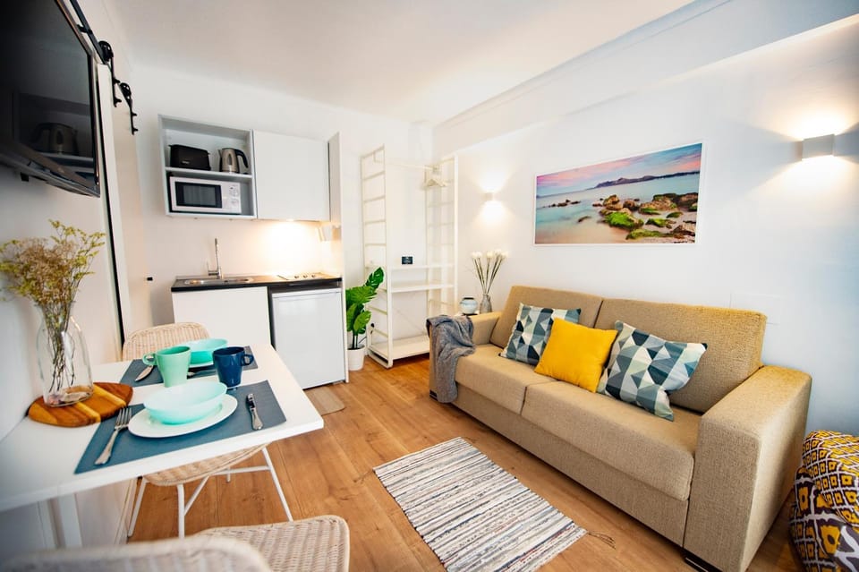 Kitchen or kitchenette, Living room