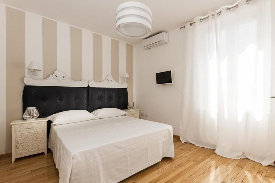 Day, Photo of the whole room
