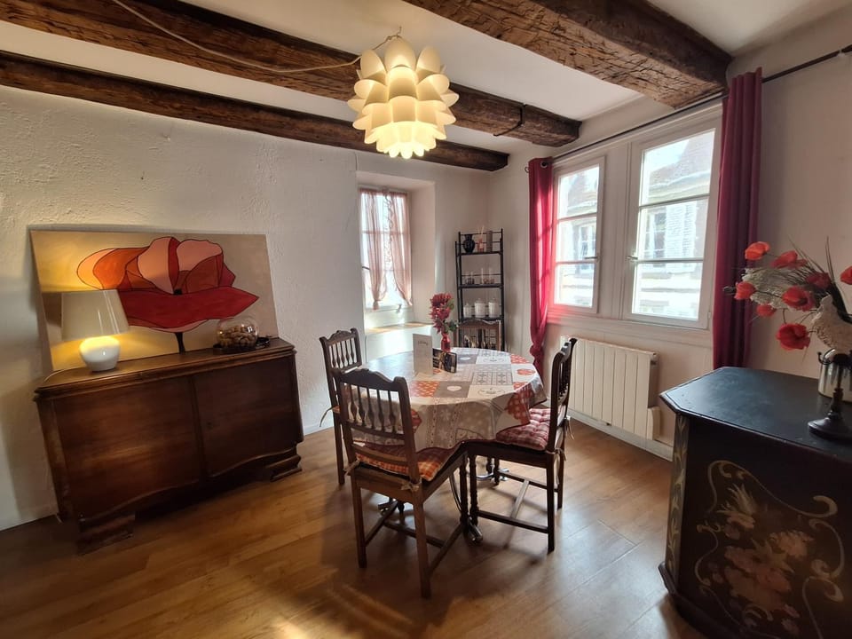 Seating area, Dining area