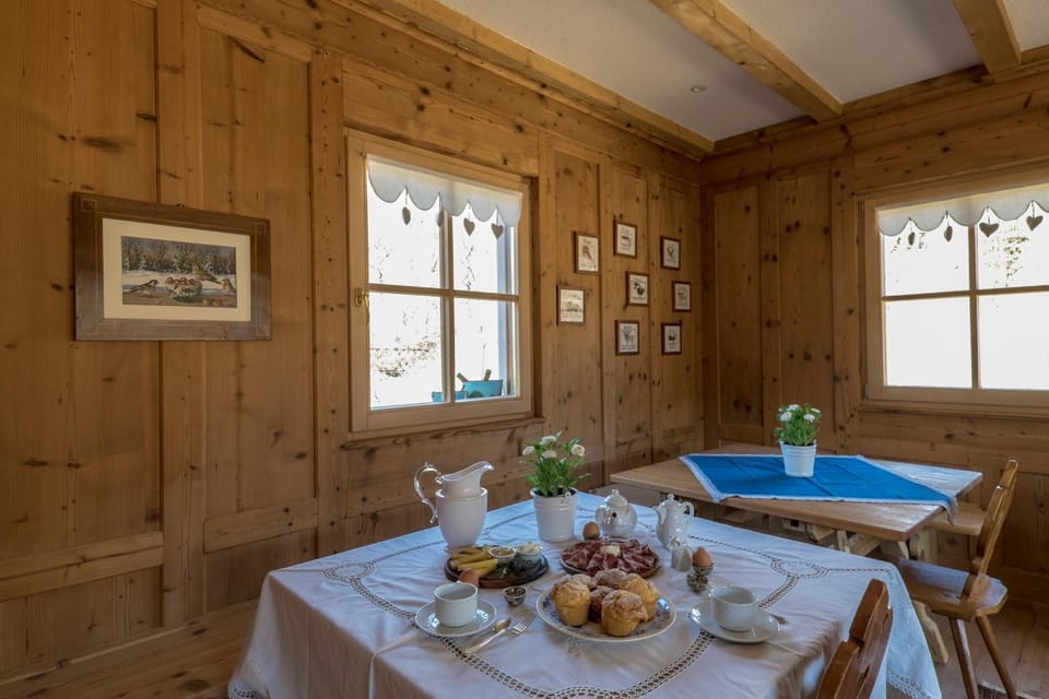 Communal lounge/ TV room, People, Animals, Pets, Continental breakfast, Buffet breakfast, Italian breakfast, English/Irish breakfast, Family