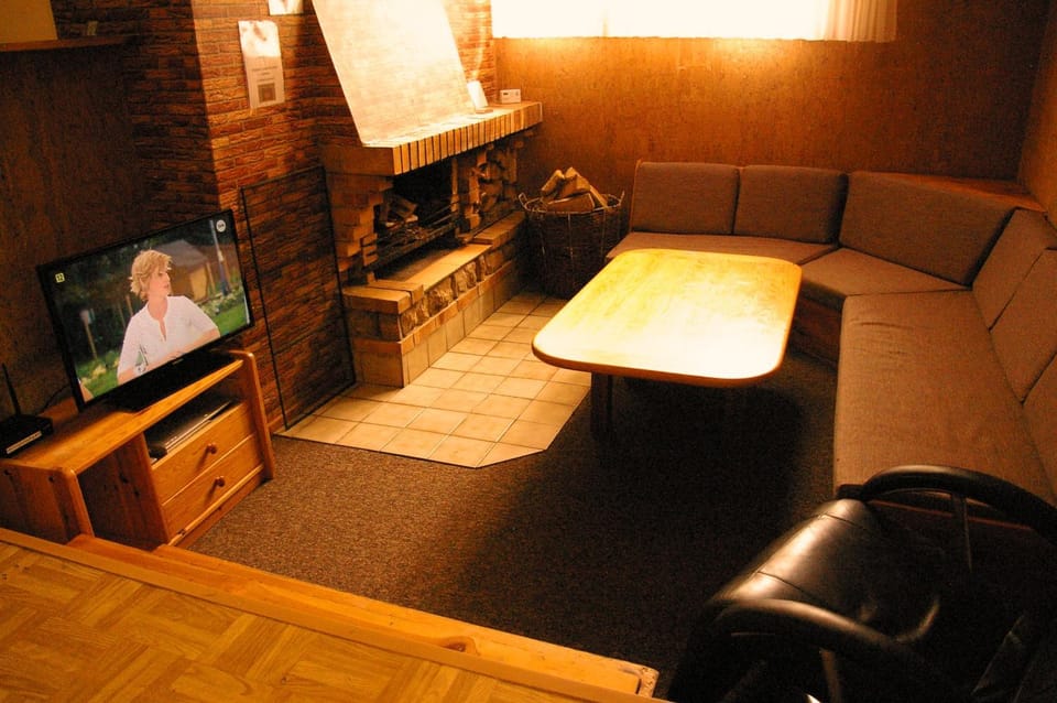 Communal lounge/ TV room, TV and multimedia, Seating area