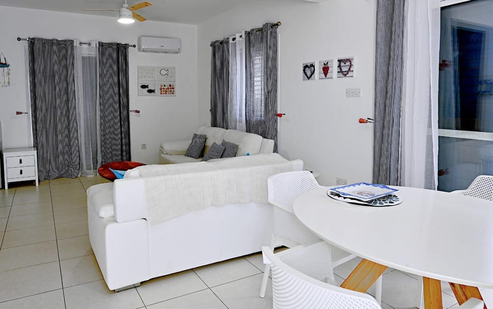 Living room, Dining area, air conditioner