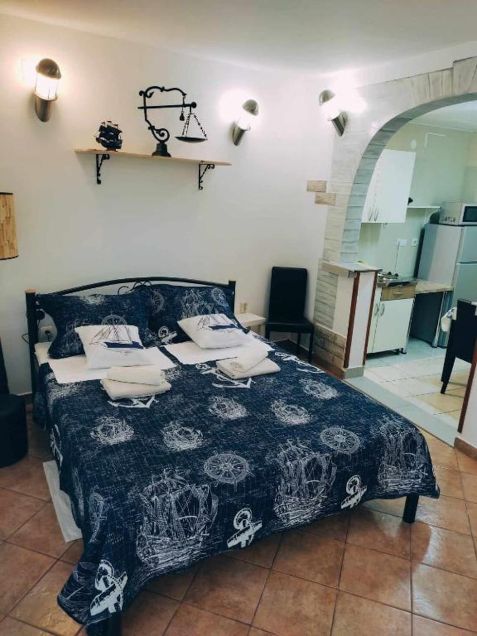 Bed, Photo of the whole room, Bedroom, towels