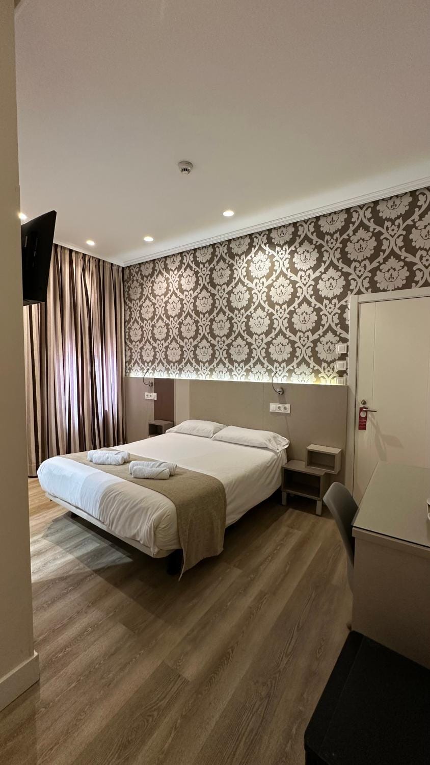 Bed, Photo of the whole room