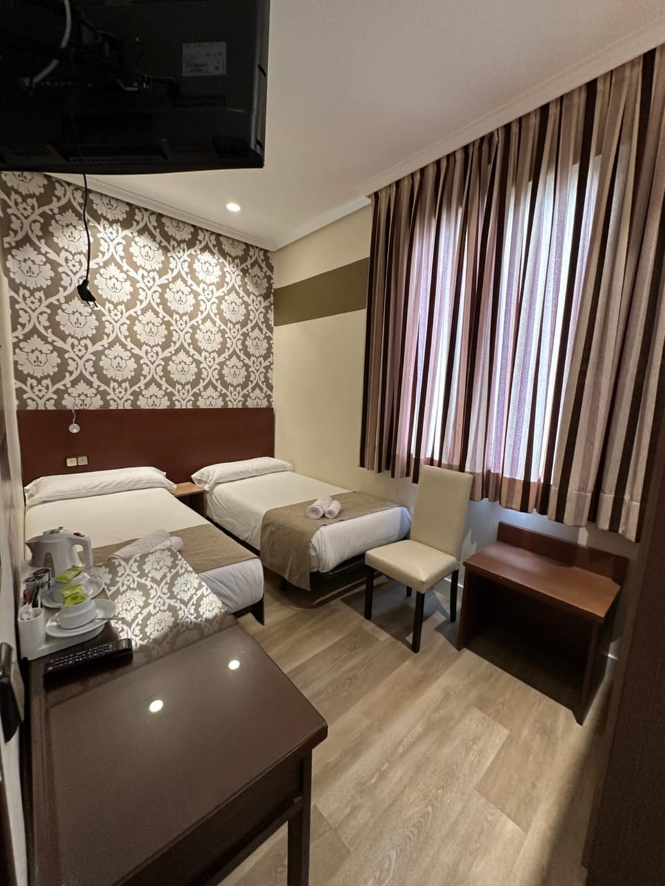 Bed, TV and multimedia, Photo of the whole room