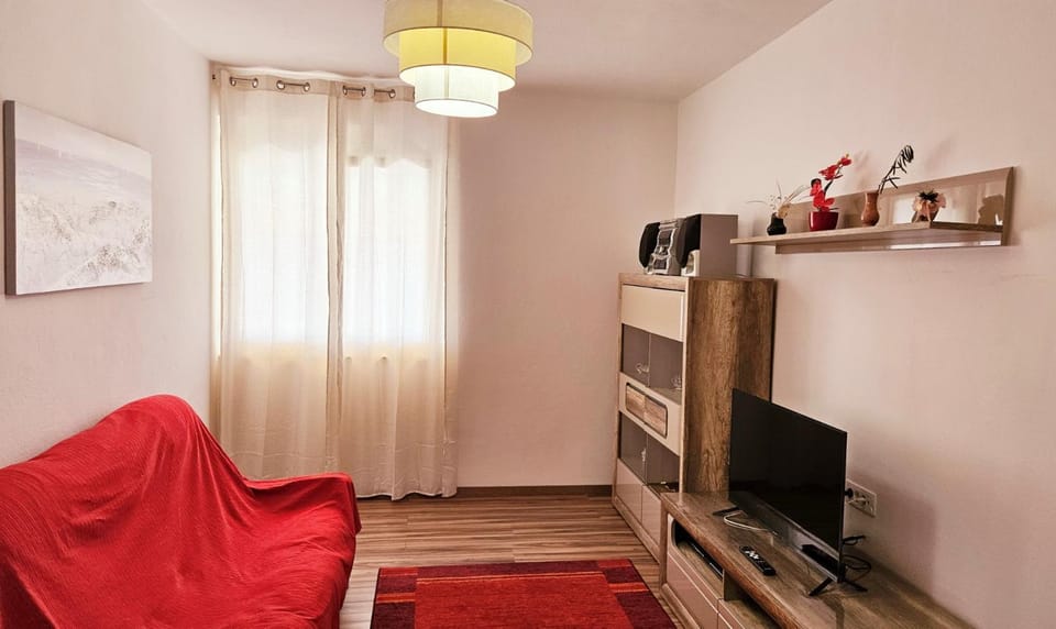 Communal lounge/ TV room, TV and multimedia, Living room, Seating area
