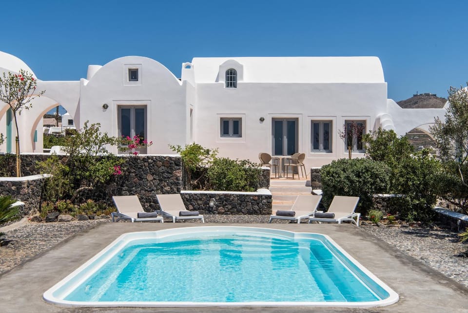 Property building, Patio, Swimming pool