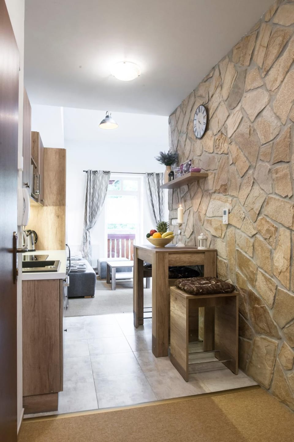 Coffee/tea facilities, Kitchen or kitchenette, Living room, Seating area, Dining area