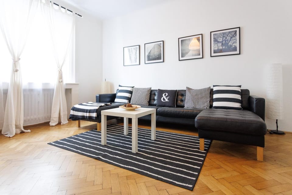 OPERASTREET BLACK & WHITE Apartment in Vienna