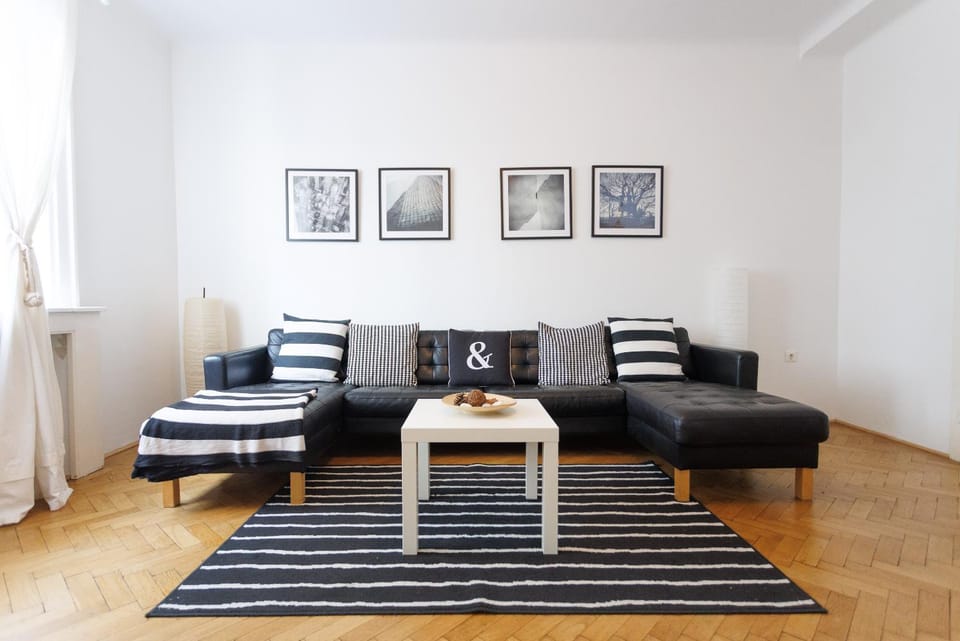 OPERASTREET BLACK & WHITE Apartment in Vienna