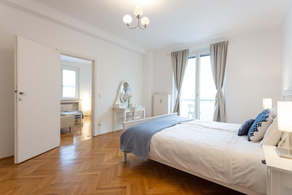 Operastreet City Center Santorin Apartment in Vienna
