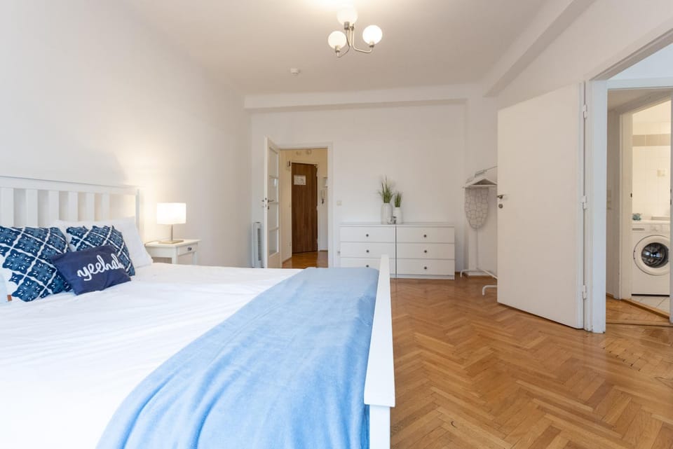 Operastreet City Center Santorin Apartment in Vienna