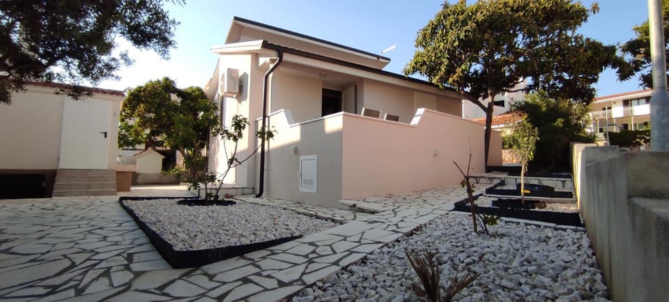 Emma House in Šibenik-Knin County, Croatia