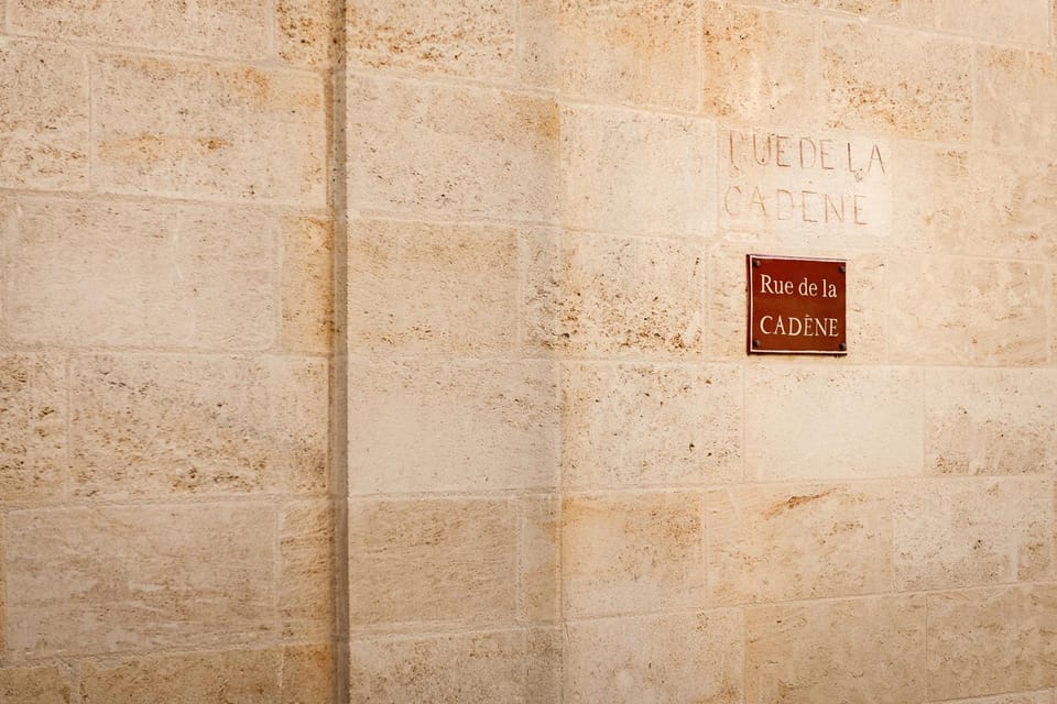 Facade/entrance, Text overlay