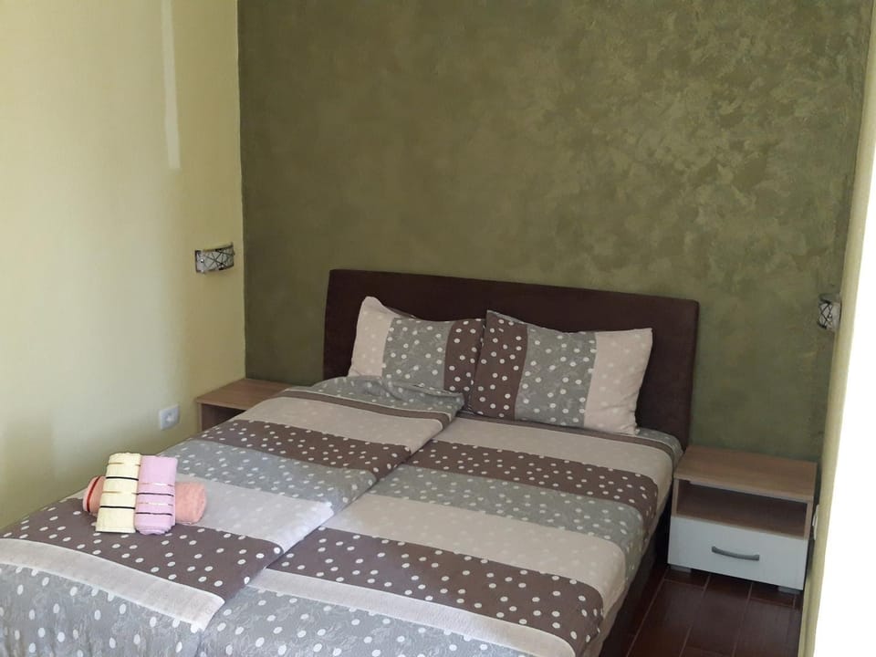 Kazablanka Rooms Aerodrom Bed and Breakfast in Podgorica Municipality, Montenegro
