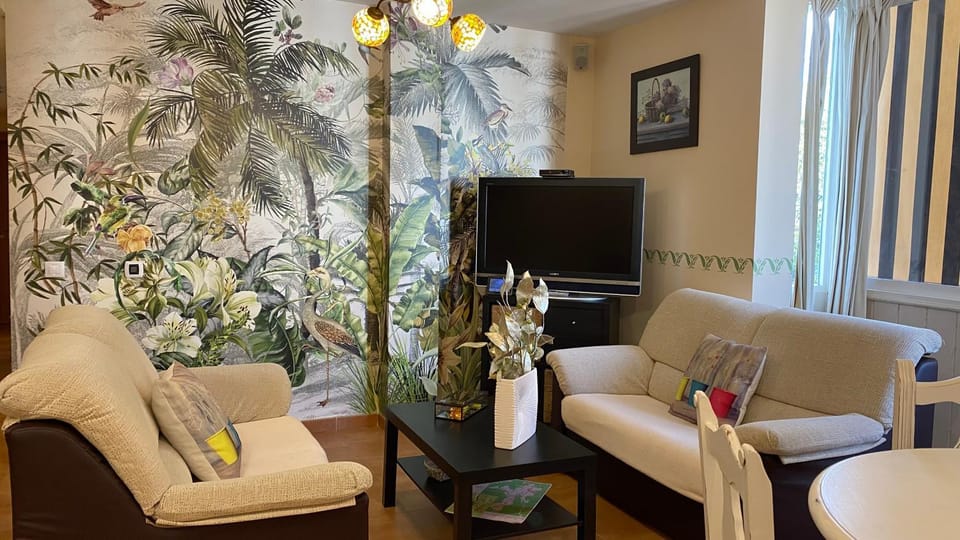 TV and multimedia, Living room, Seating area, Evening entertainment