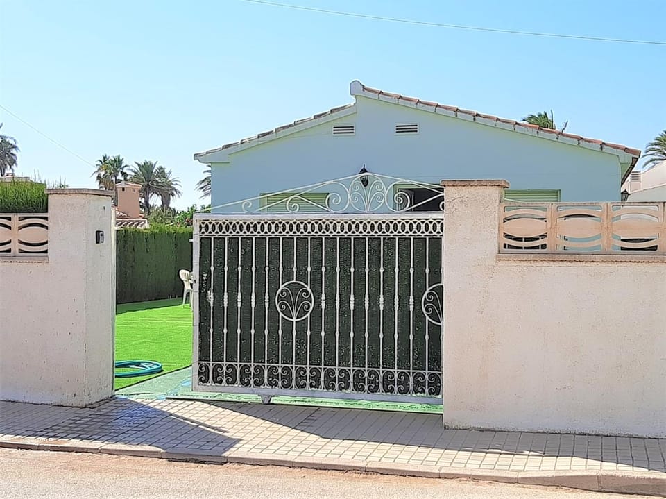 Property building, Day