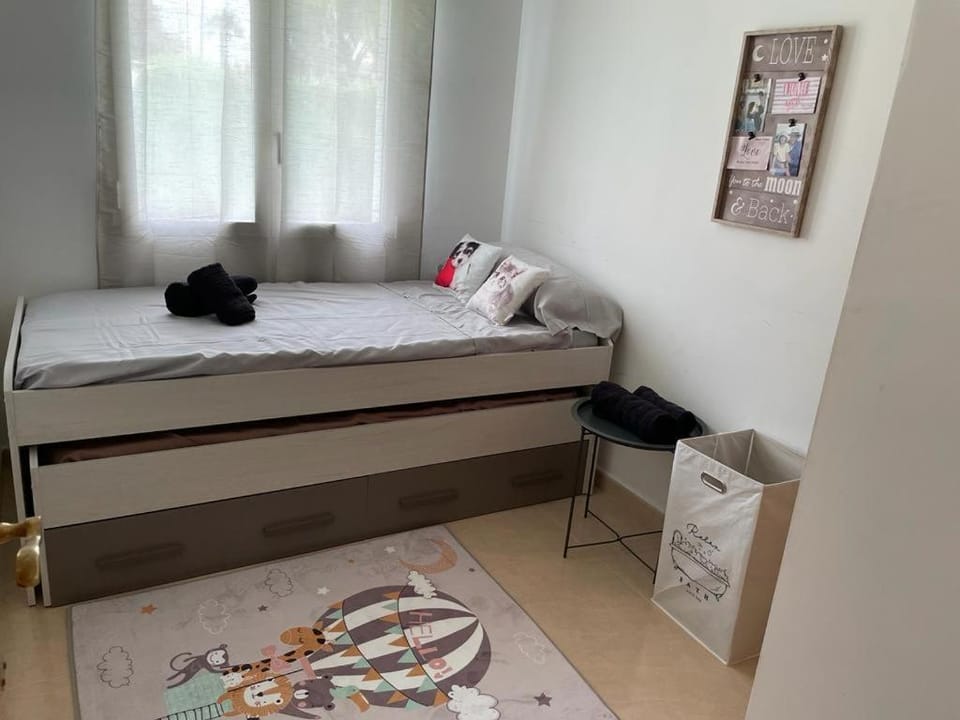 Photo of the whole room, Bedroom
