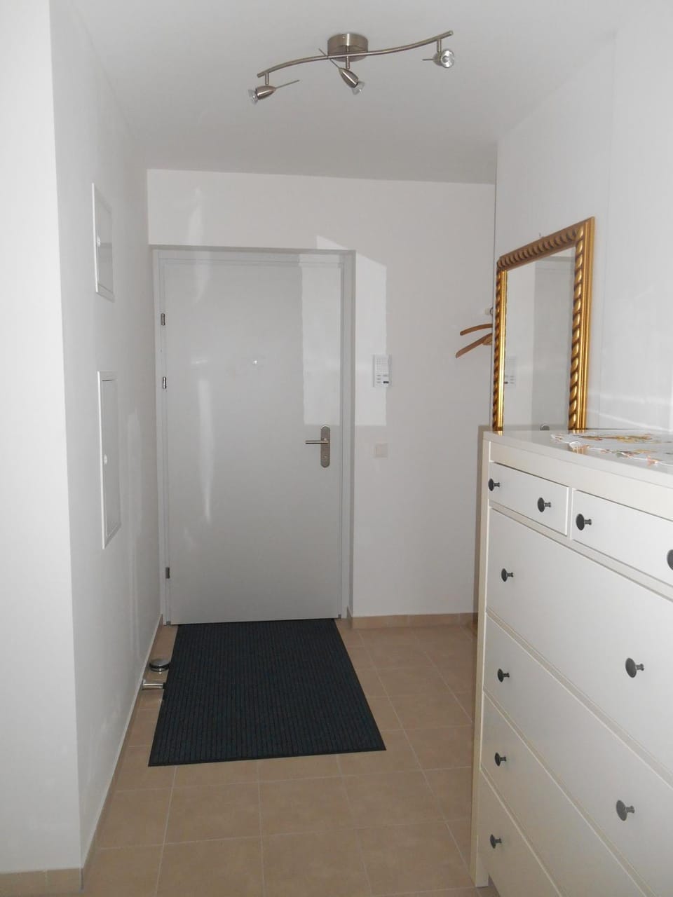 Photo of the whole room, Decorative detail, Area and facilities