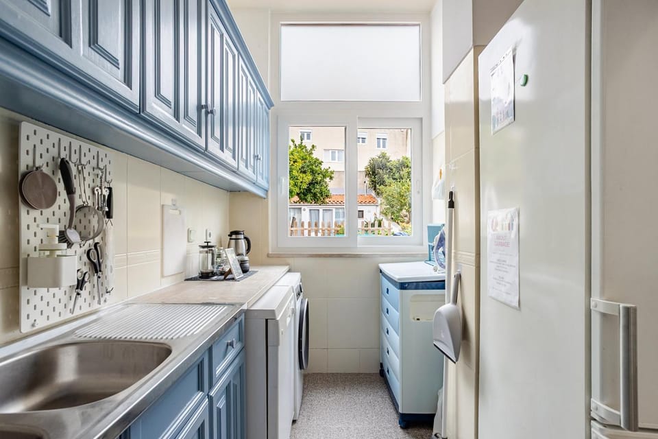 Kitchen or kitchenette, dishwasher, oven, stove