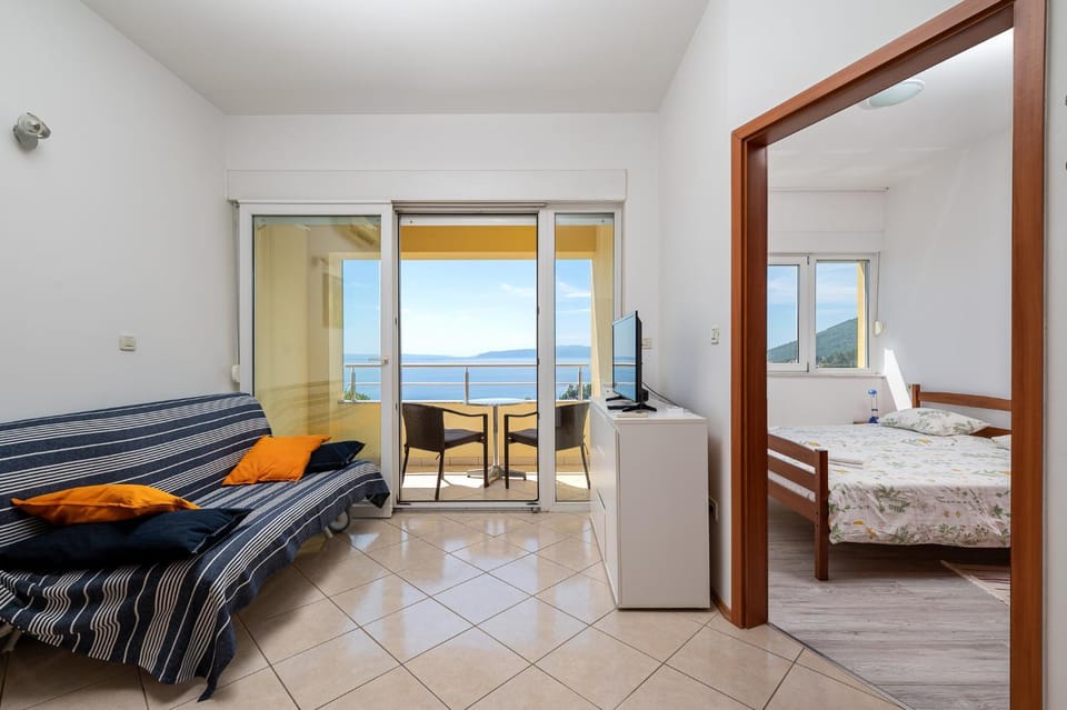 TV and multimedia, Living room, Seating area, Sea view
