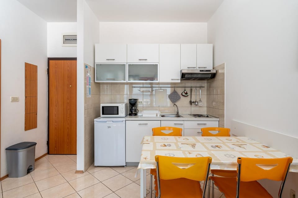 Coffee/tea facilities, Kitchen or kitchenette, Dining area, dishwasher, minibar, toaster