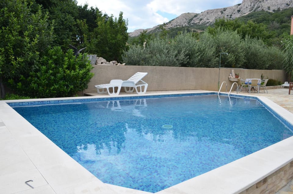 Swimming pool, Swimming pool