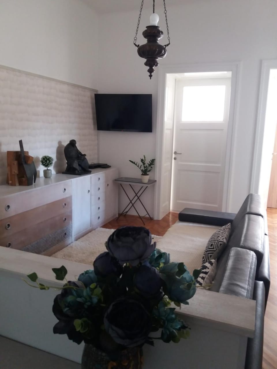 Library, Living room, Seating area