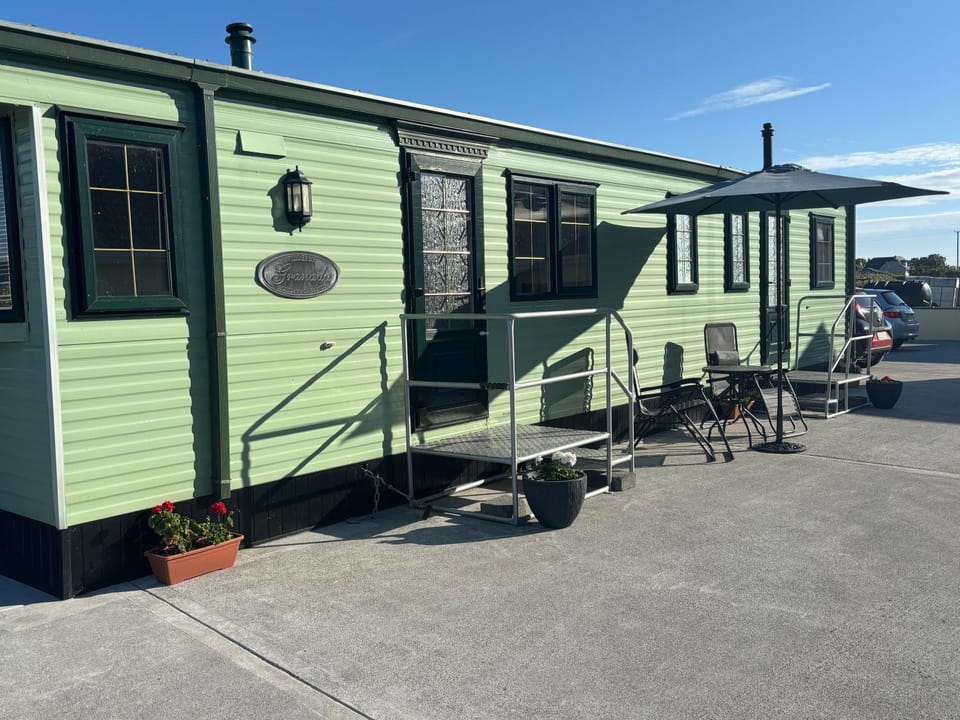 Property building, Day, Parking