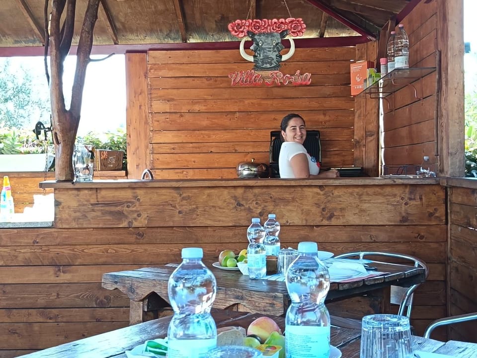 Restaurant/places to eat, Day, Food and drinks, Banquet/Function facilities