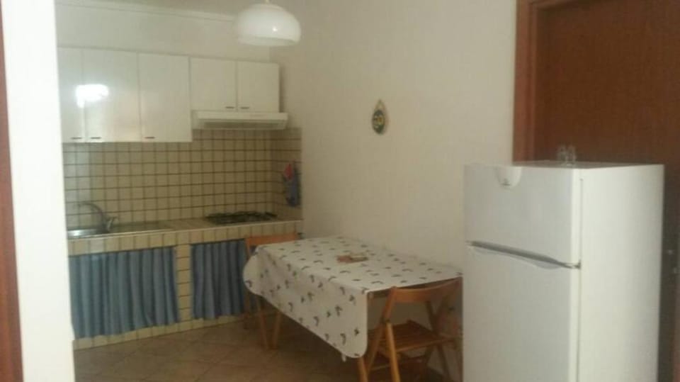 Kitchen or kitchenette, oven