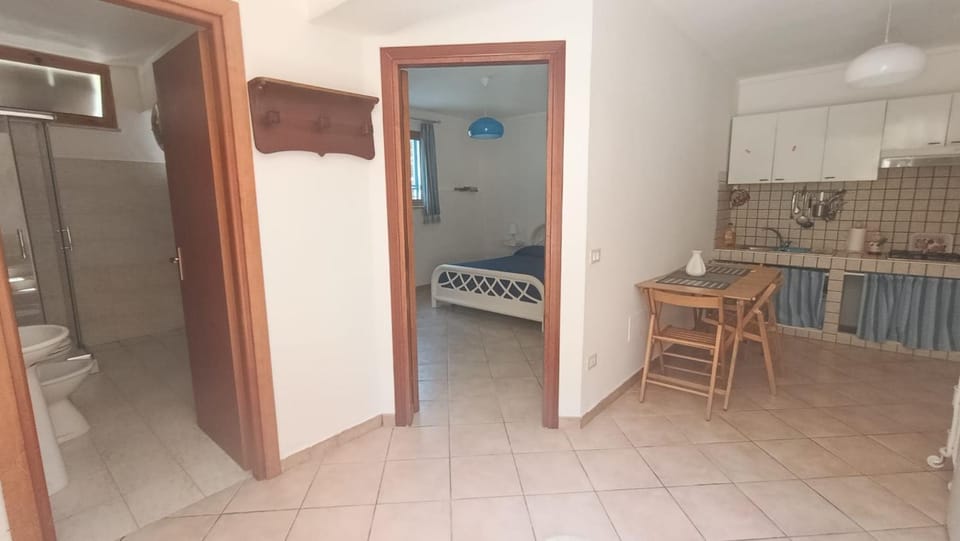 Toilet, Bedroom, kitchen