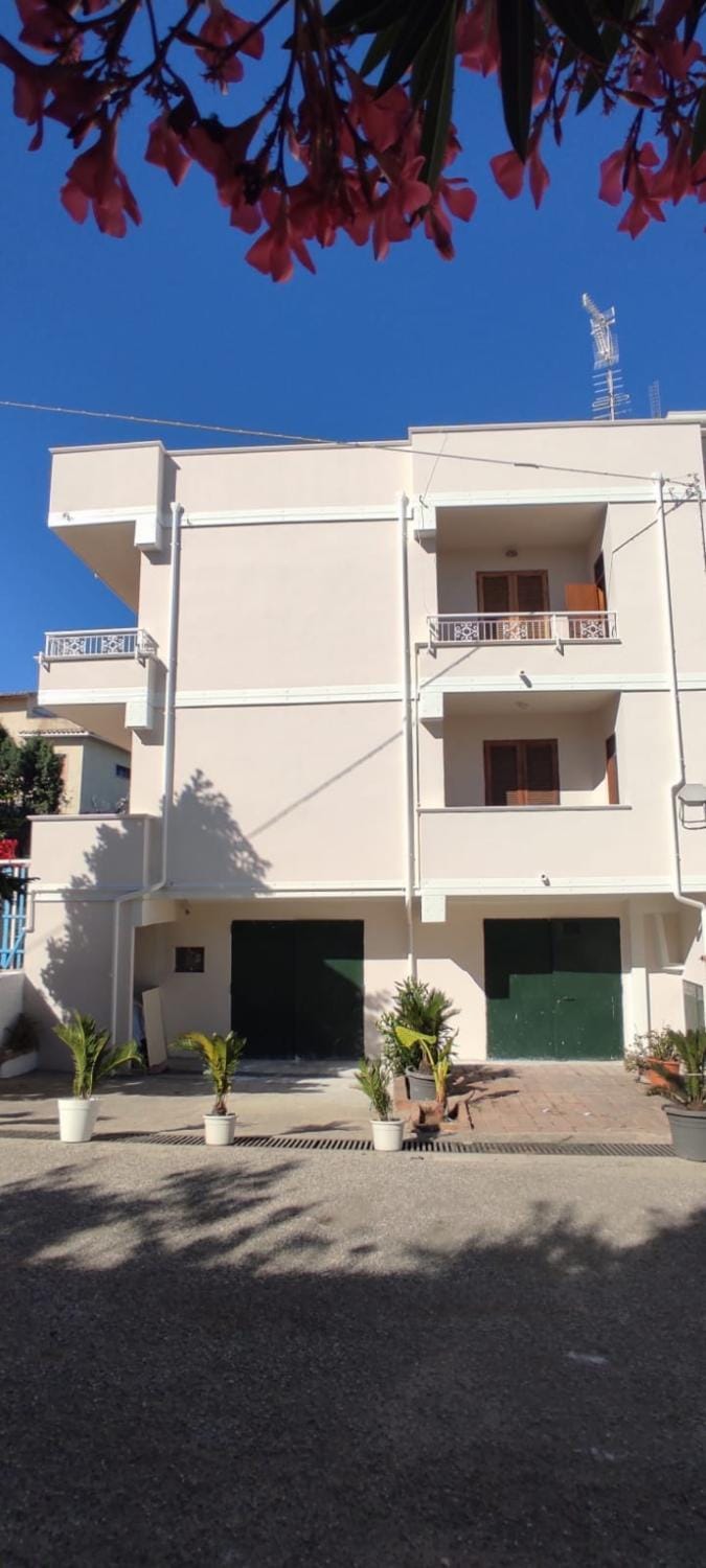 Property building, Quiet street view