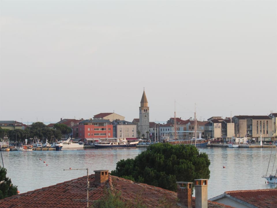 City view, Sea view