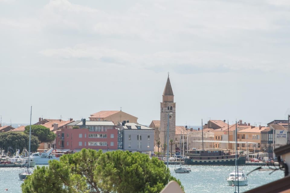 City view, Sea view